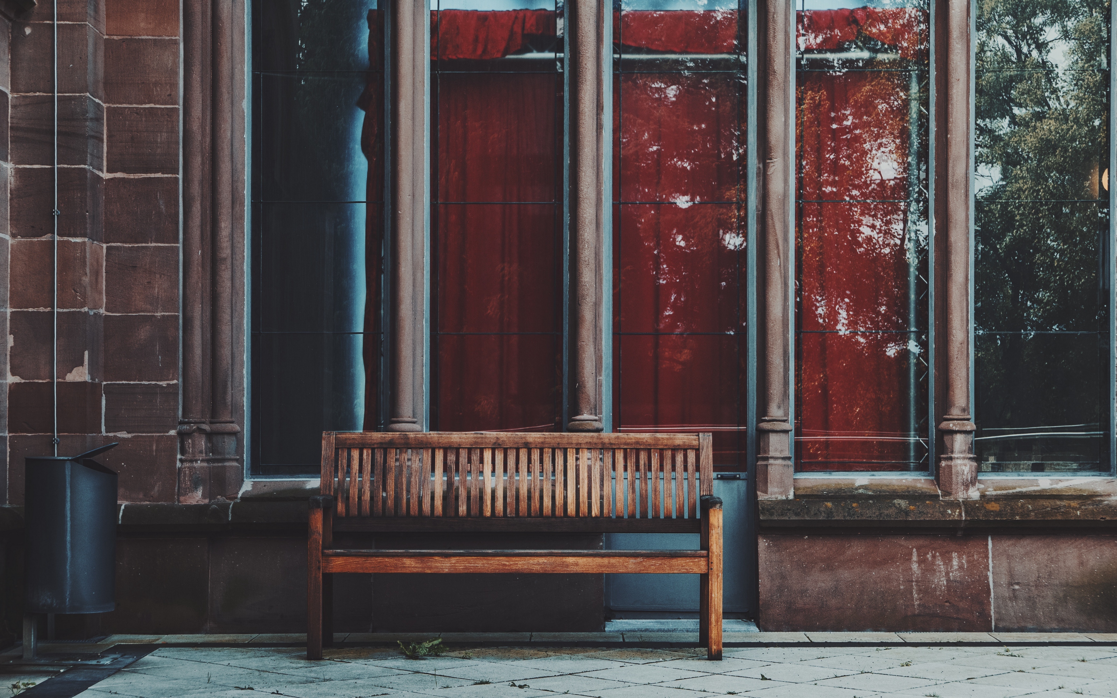 Wallpaper Bench, Building, Windows - Laptop Aesthetic Cozy Bed - HD Wallpaper 