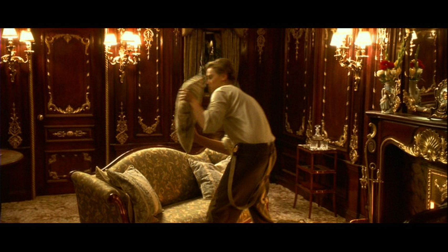 A Romantic Love Story - Studio Couch - HD Wallpaper 