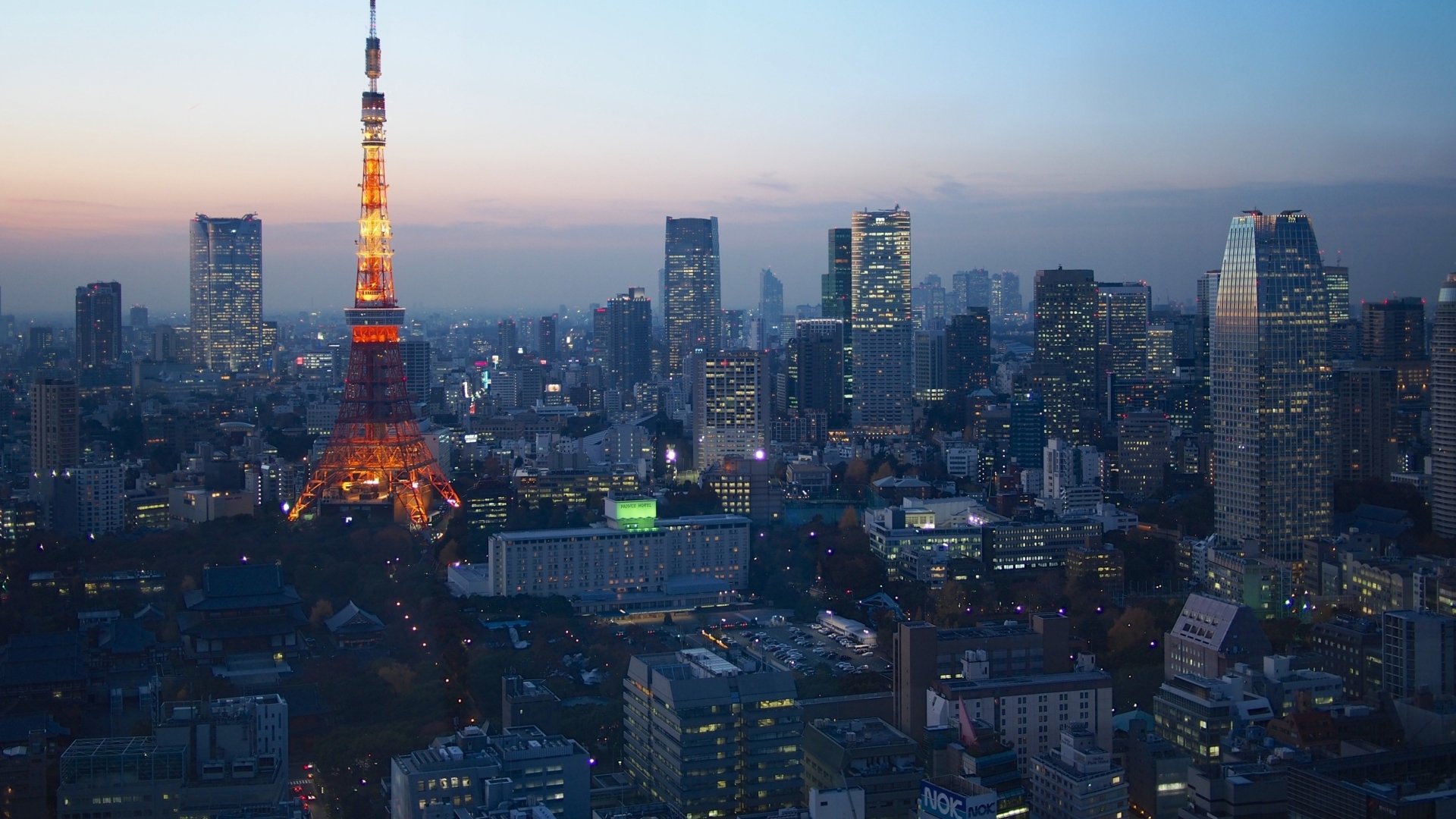 Tokyo Tower - HD Wallpaper 