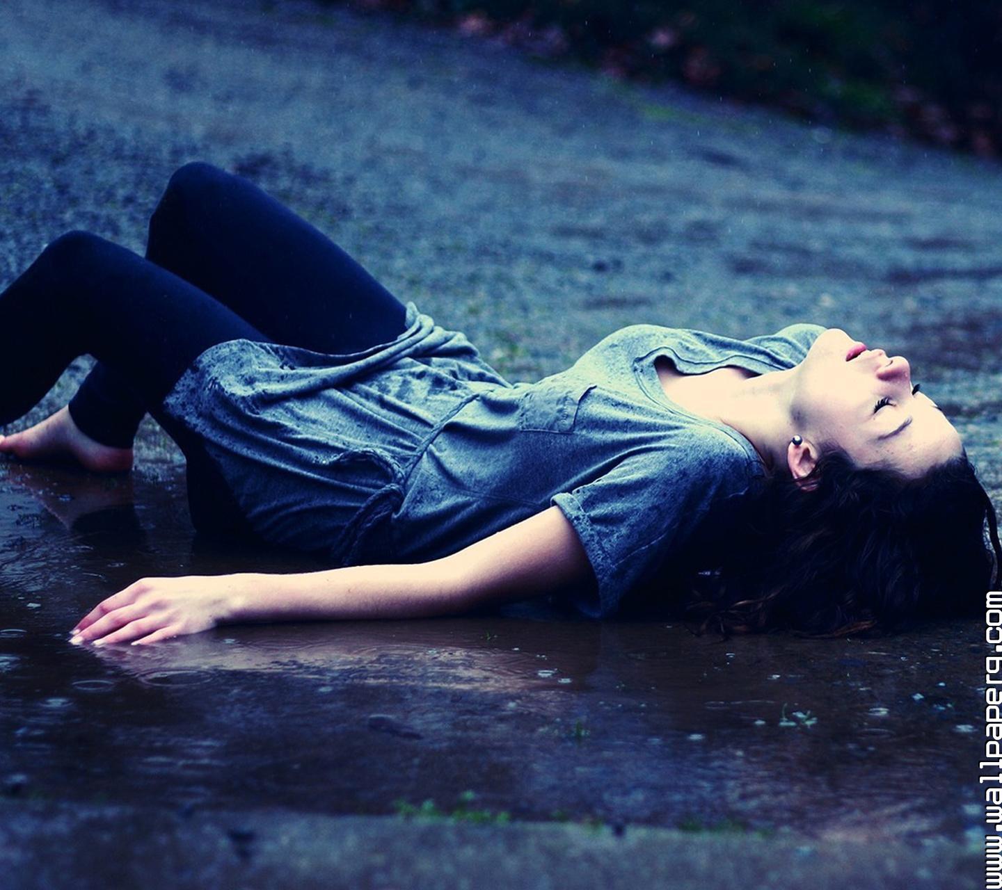 Girl Waiting For Her Love - HD Wallpaper 