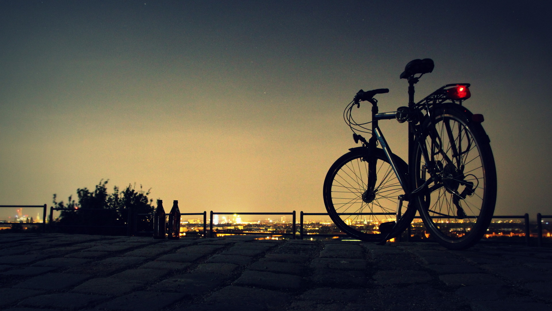 Art Wallpaper Indie Rock Backgrounds Vintage Indie - Cycle Ride In Pune - HD Wallpaper 