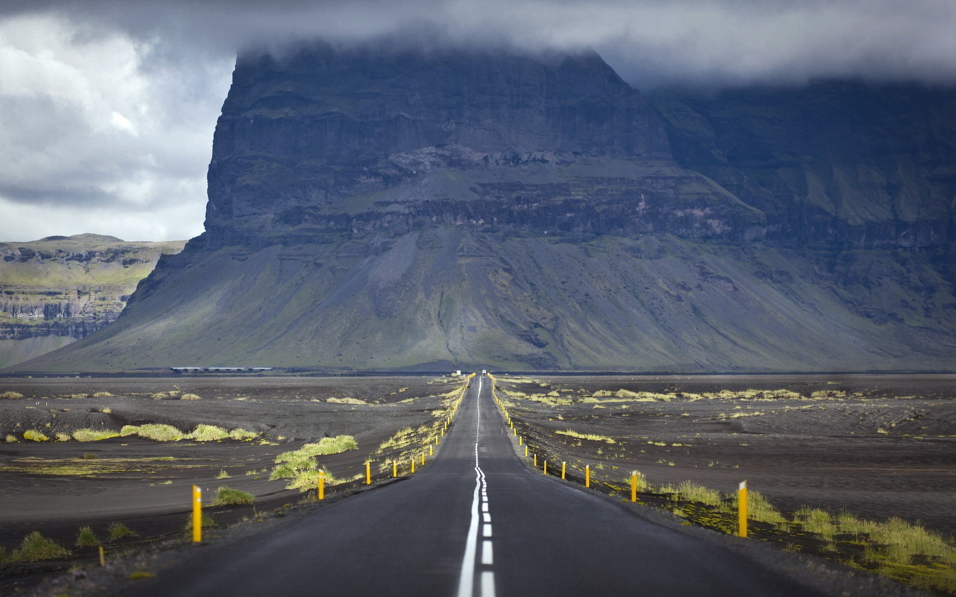 Iceland Alien Landscape - HD Wallpaper 