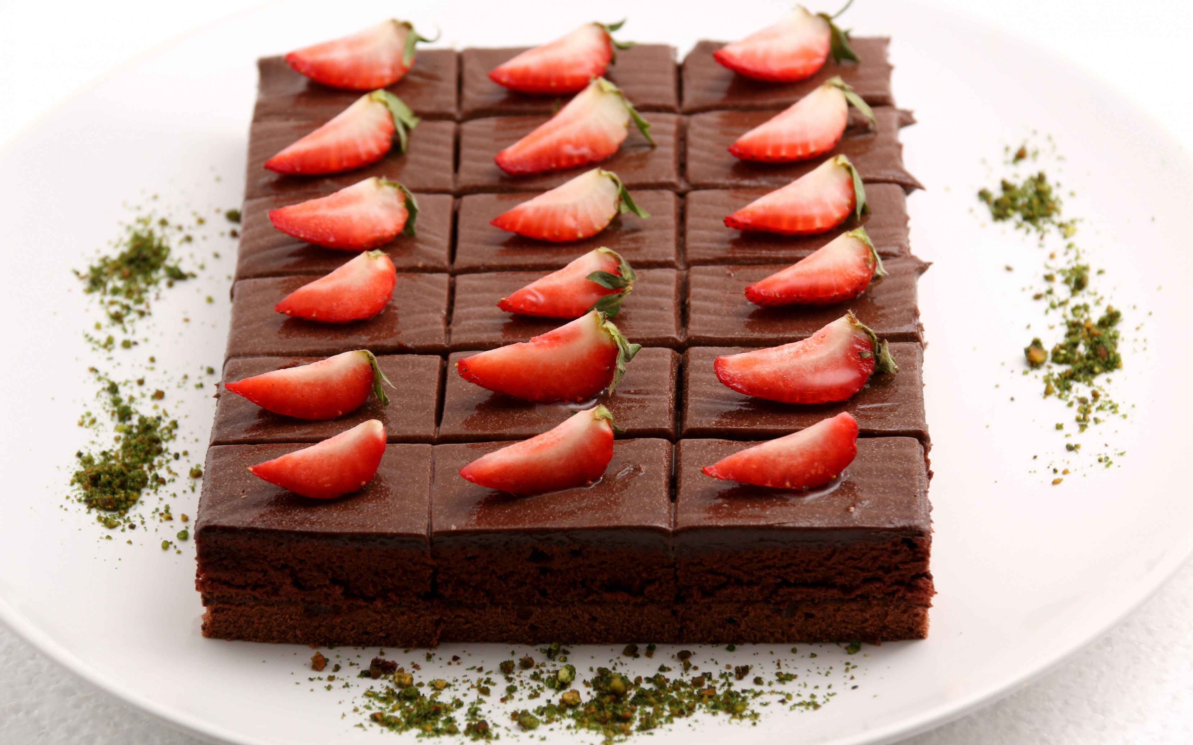 Brownie, Fruits, Cake, Strawberry, Dessert, Wallpaper - Chocolate Cake Piece Square Strawberry - HD Wallpaper 