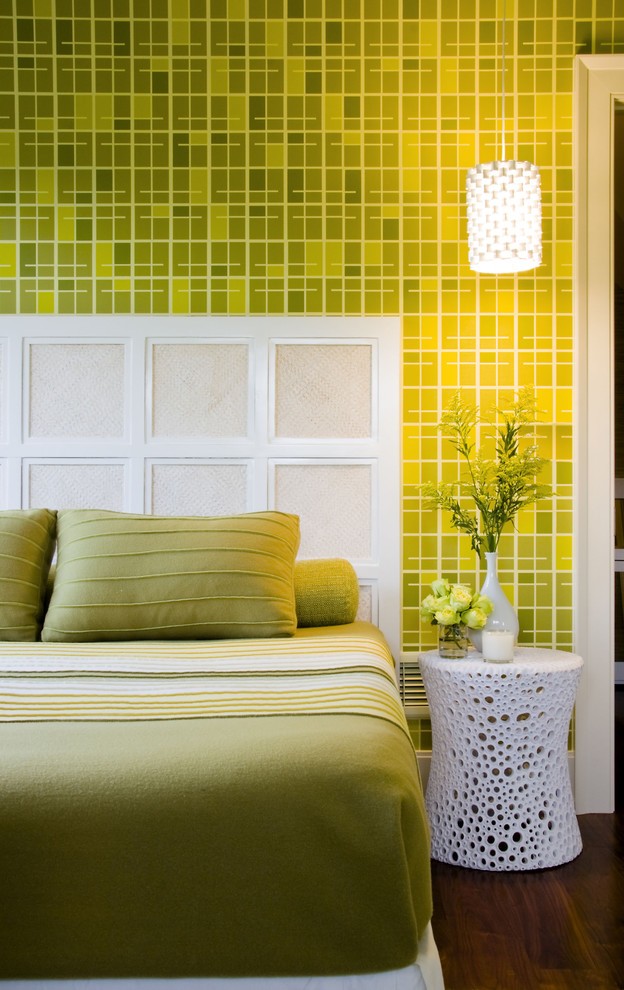 New York Bright Yellow Wallpaper With Drawer Dressers - Window Treatment - HD Wallpaper 