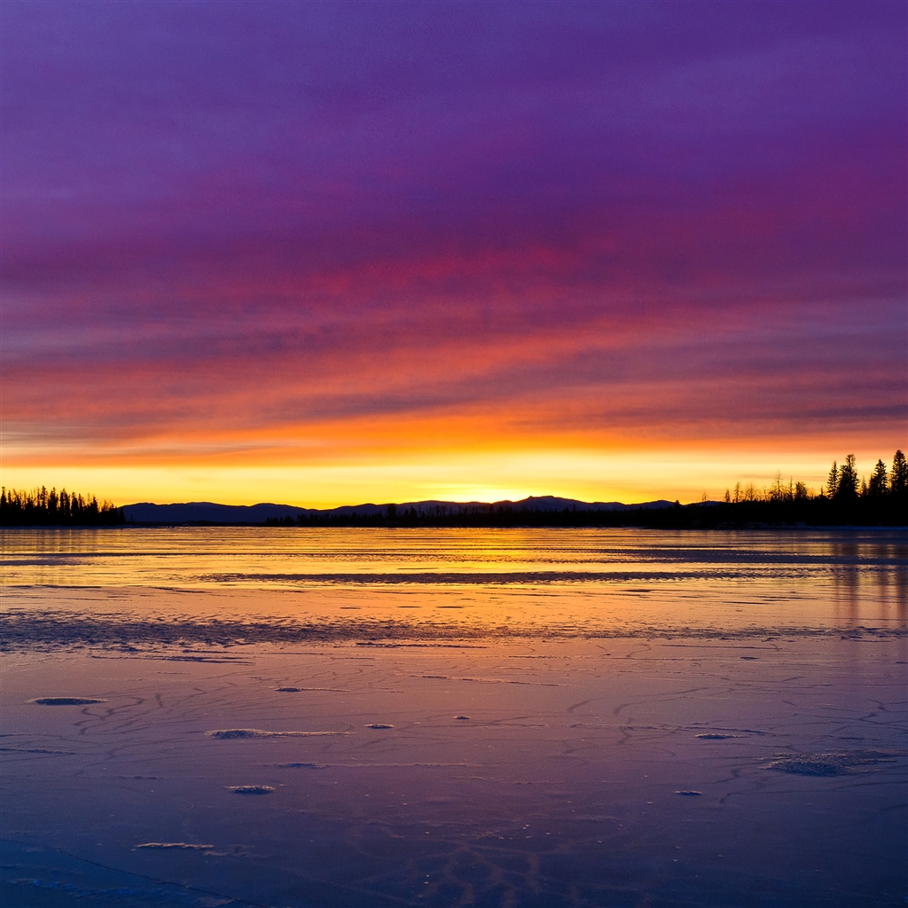 Winter Frozen Lake Sunset Landscape Ipad Air Wallpaper - Purple And Yellow Sunsets - HD Wallpaper 