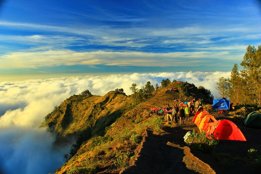 Lombok Mountain - HD Wallpaper 