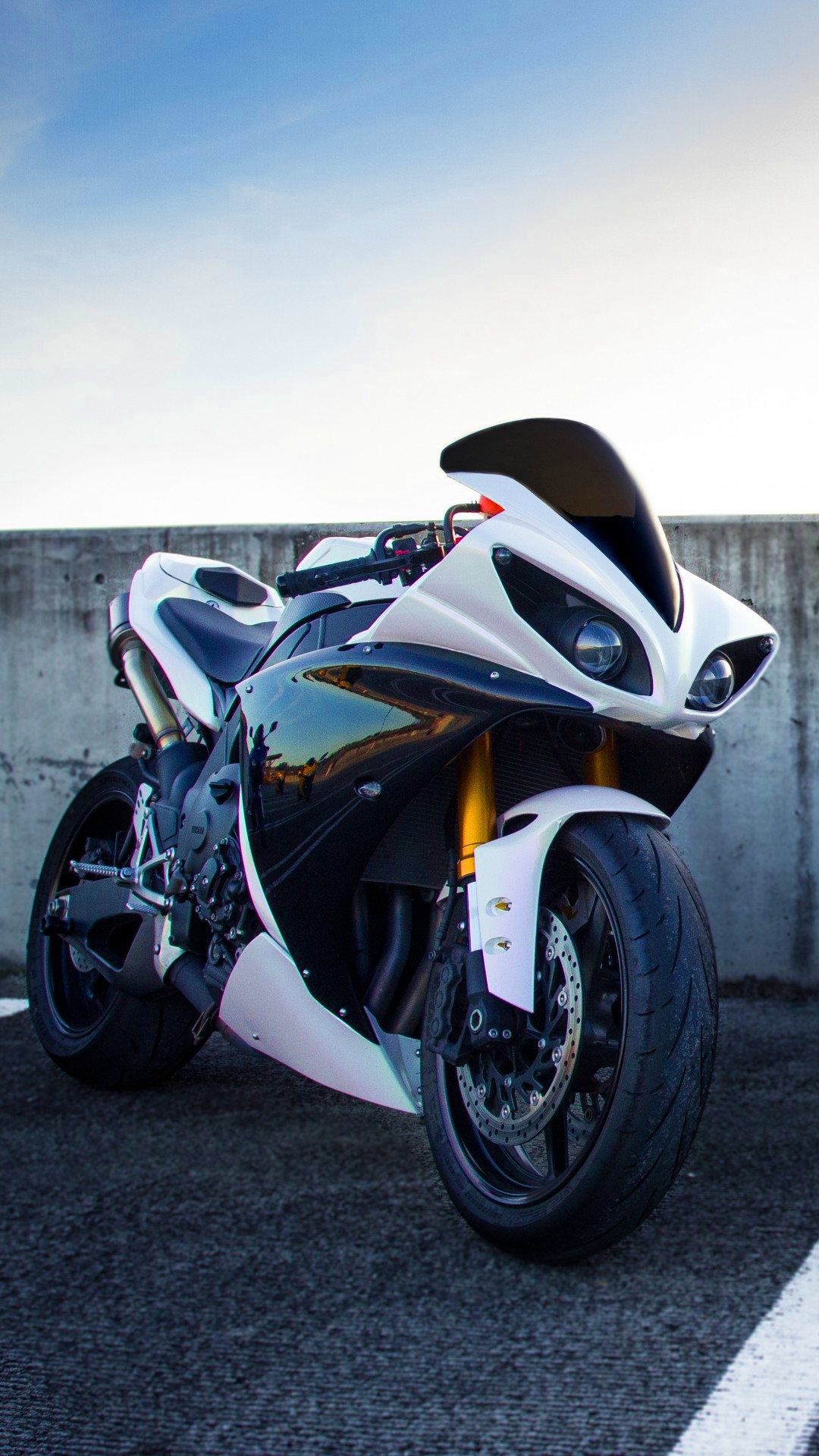 White Yamaha Yzf-r1 Motorcycle - Yamaha R1 Wallpaper Phone - HD Wallpaper 