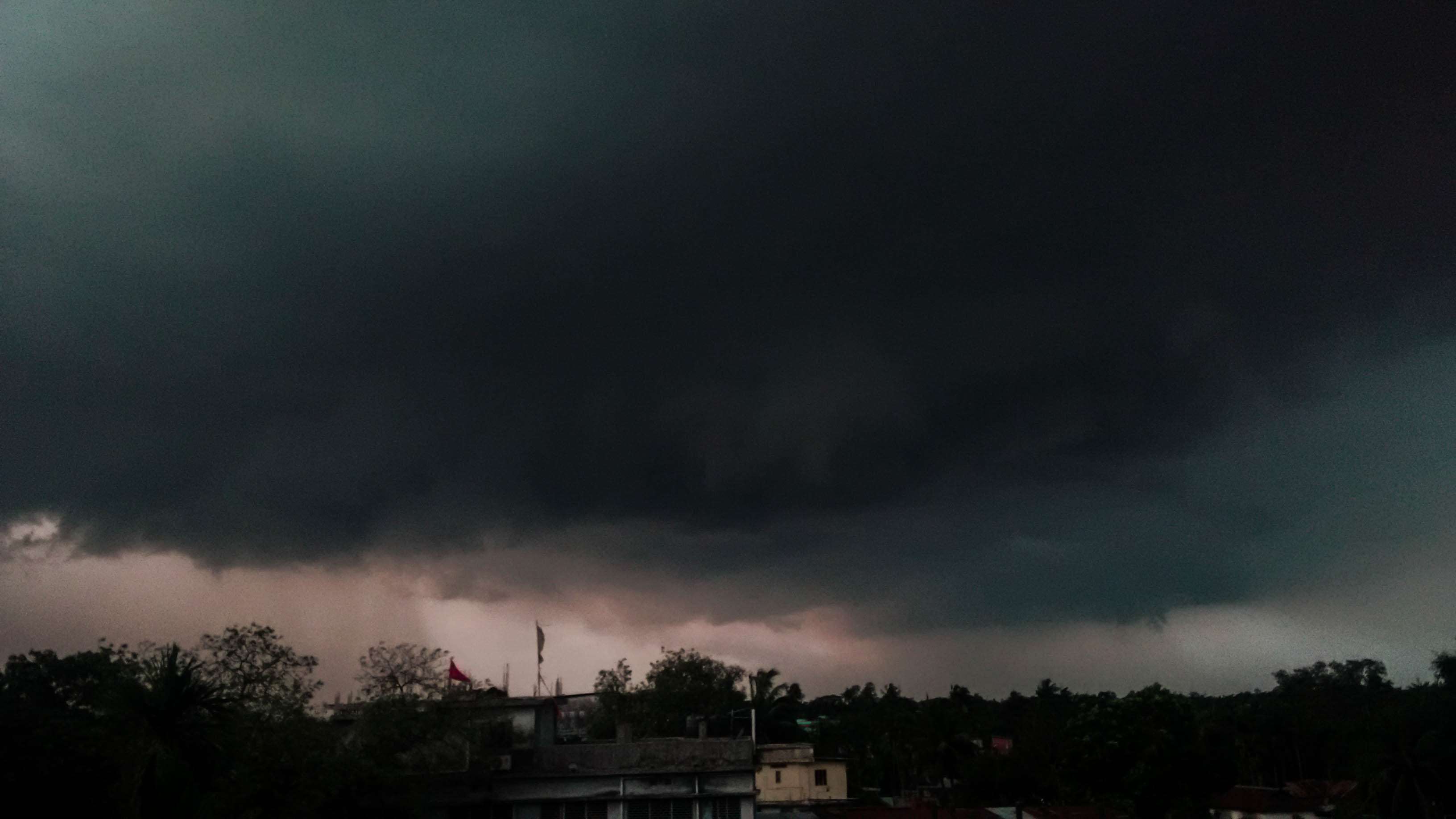 Storm Cloud Laptop Background - HD Wallpaper 