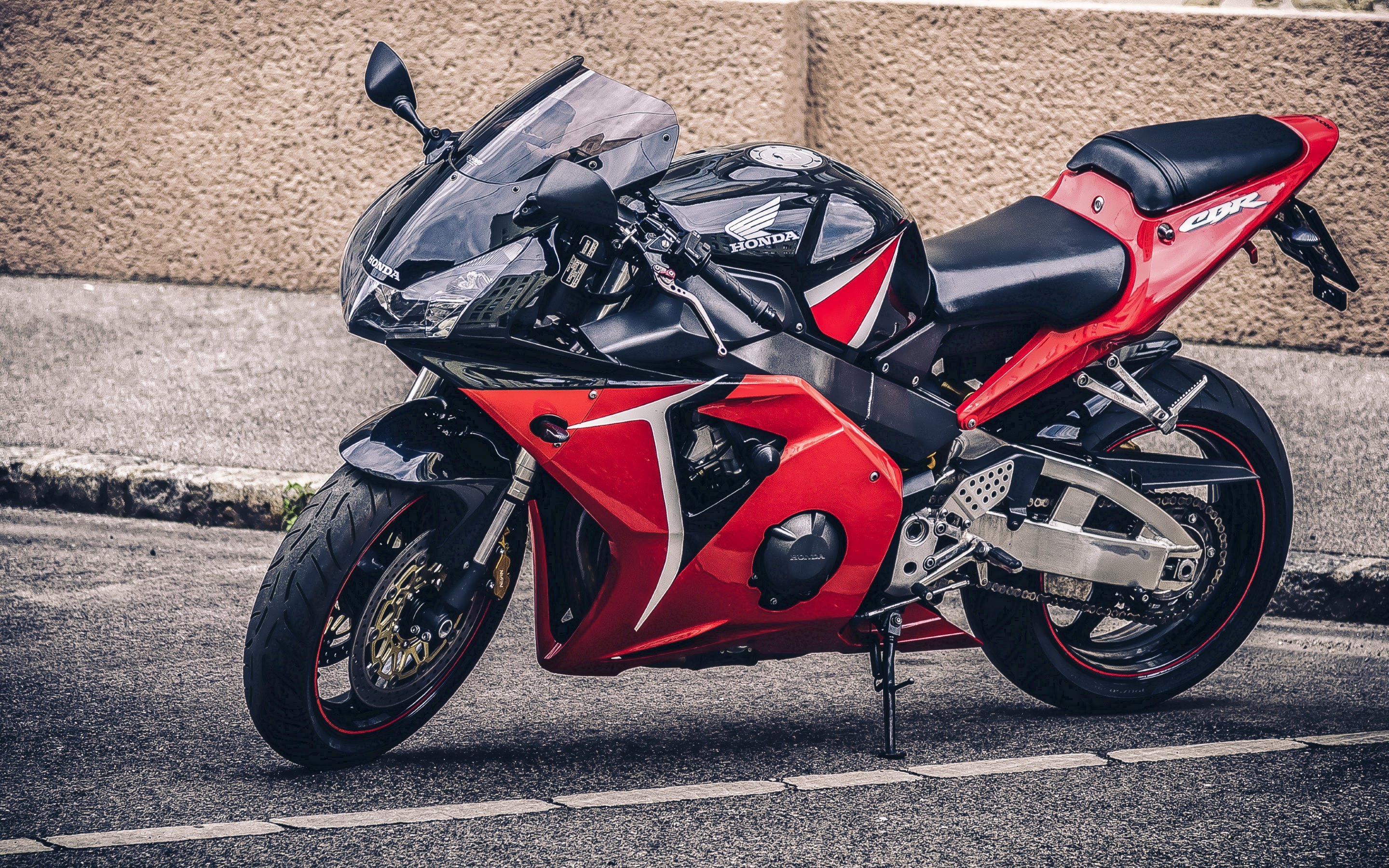 Honda Cbr Hd Wallpapers  - Motorcycle Parked - 2880x1800 Wallpaper - Honda Cbr Hd Wallpapers  - Motorcycle Parked - 2880x1800 Wallpaper -