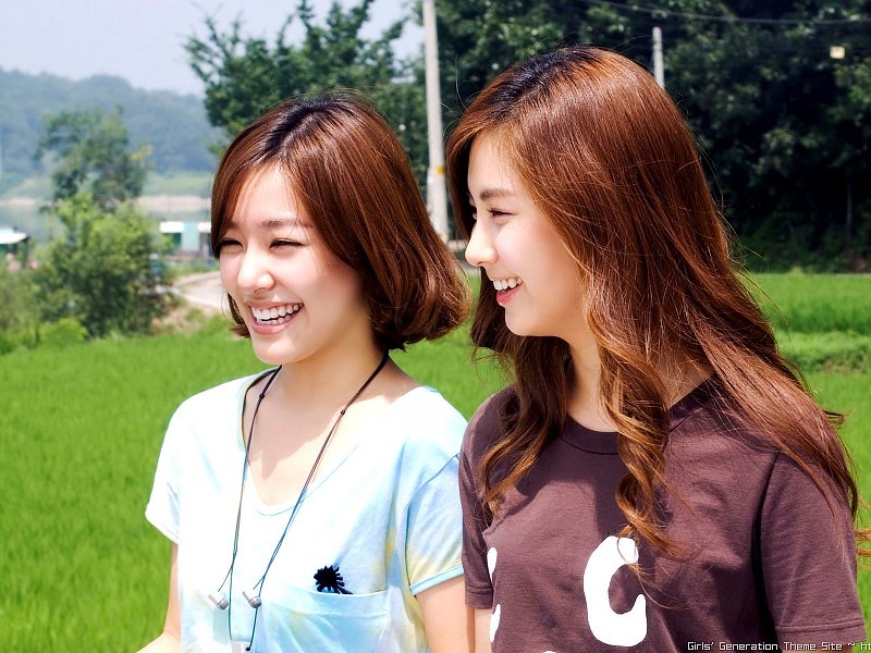 Snsd Tiffany And Seohyun Wallpaper - Fany Fany Tiffany - HD Wallpaper 