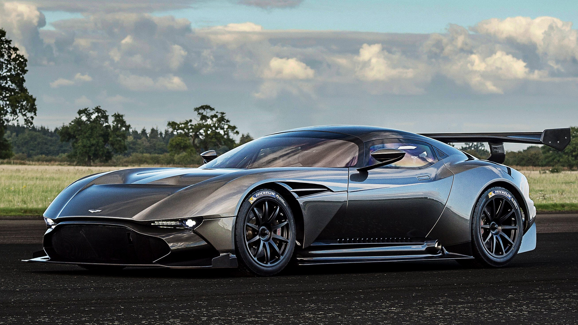 Aston Martin Vulcan 2019 - HD Wallpaper 