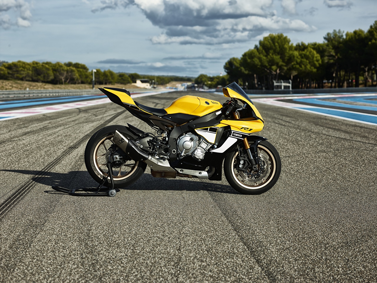 Yamaha R1 60th Anniversary - HD Wallpaper 