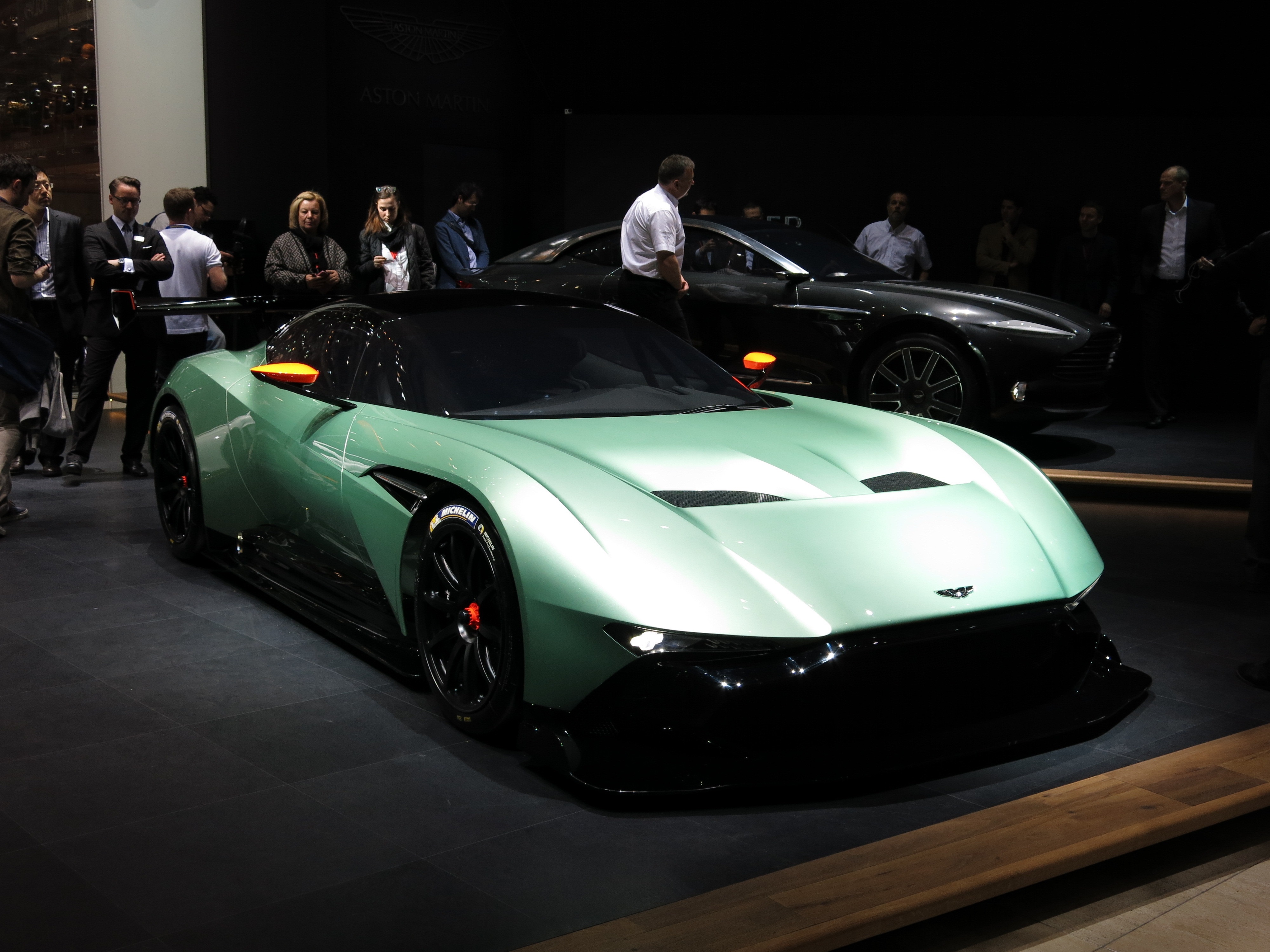 4k Hd Aston Martin Vulcan Wallpaper - Auto Aston Martin Vulcan - HD Wallpaper 