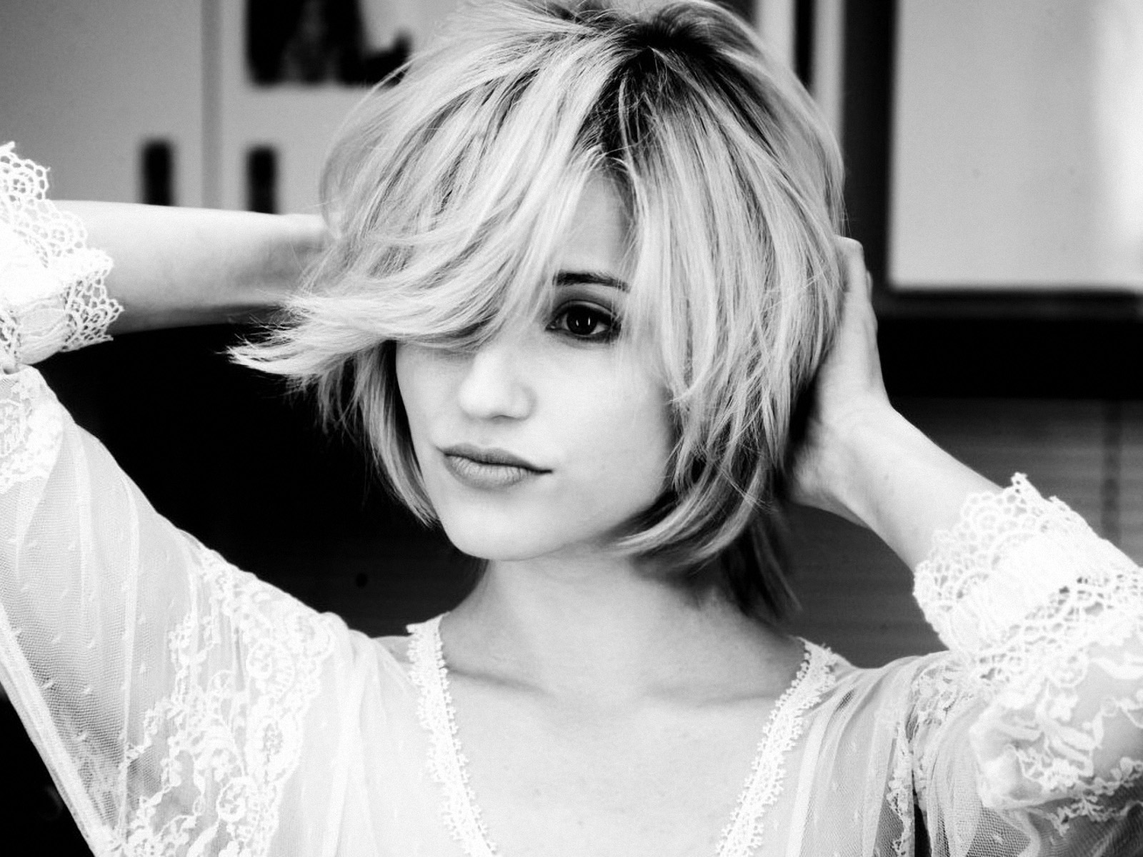 Dianna Agron - HD Wallpaper 