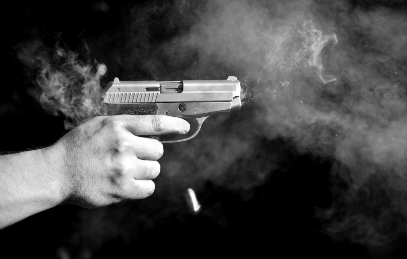 Photo Wallpaper Gun, Hand, Shot, Gunpowder - Gunshot Black And White - HD Wallpaper 