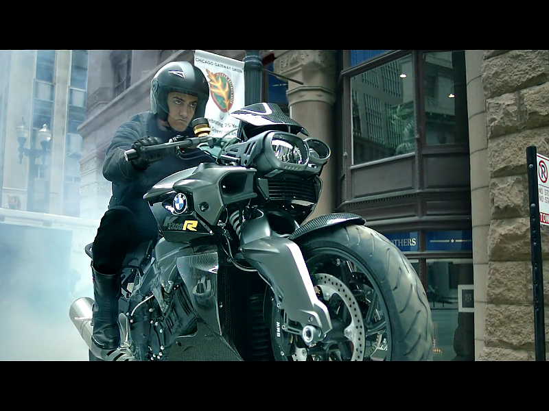 Aamir Khan On Bmw Bike In Dhoom 3 Bollywood Movie Wallpaper - Dhoom 3 Bmw Bike - HD Wallpaper 