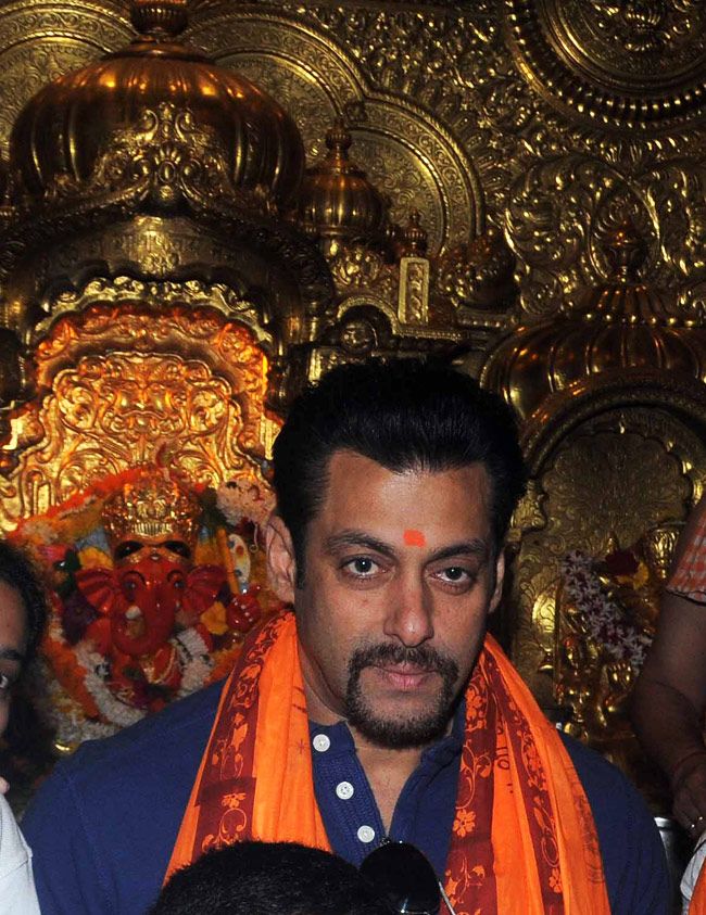 Salman Khan Siddhivinayak Temple - HD Wallpaper 