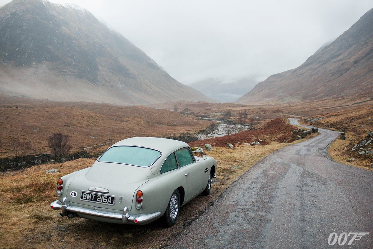 Aston Martin Db5 Scotland - HD Wallpaper 