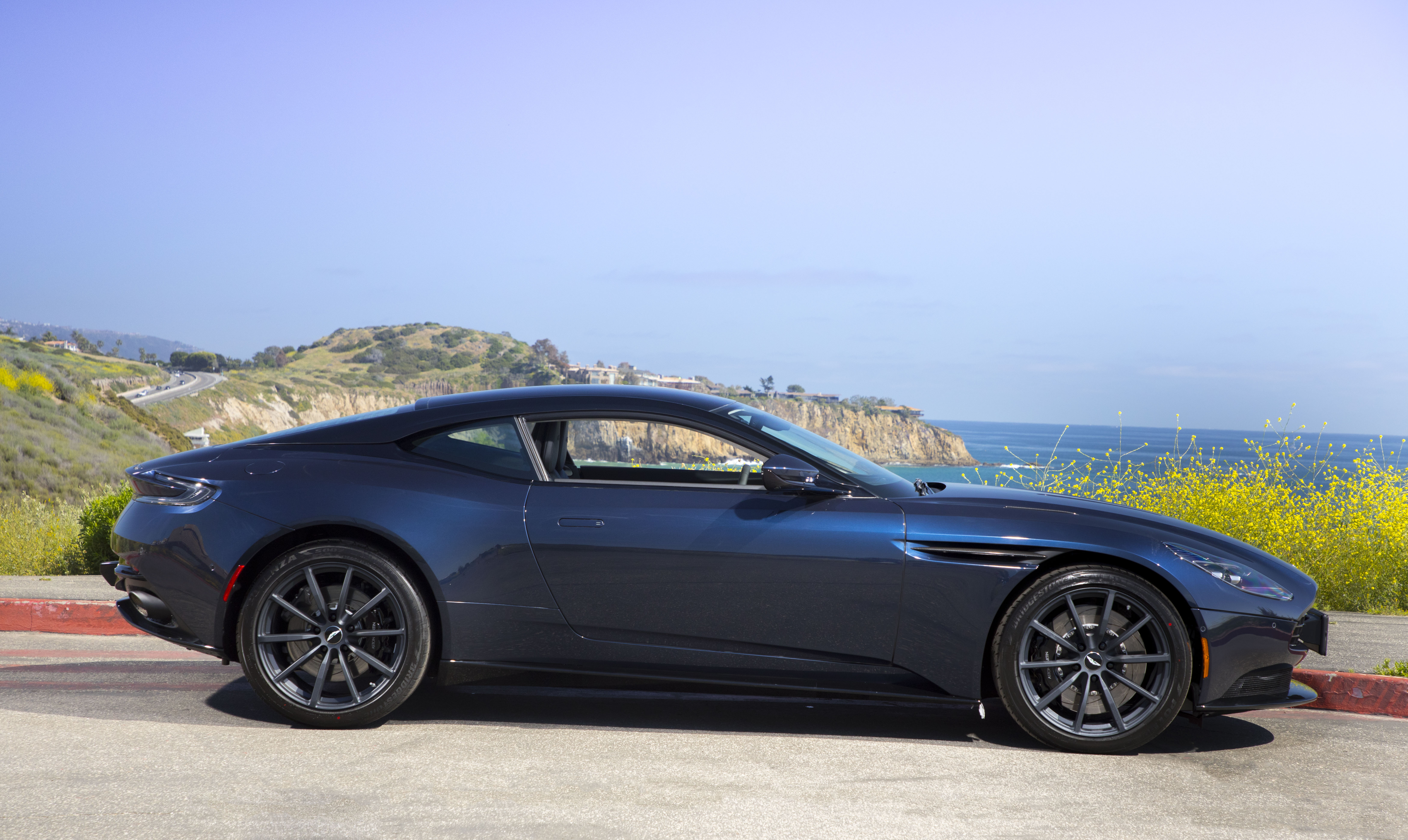 Aston Martin One-77 - HD Wallpaper 