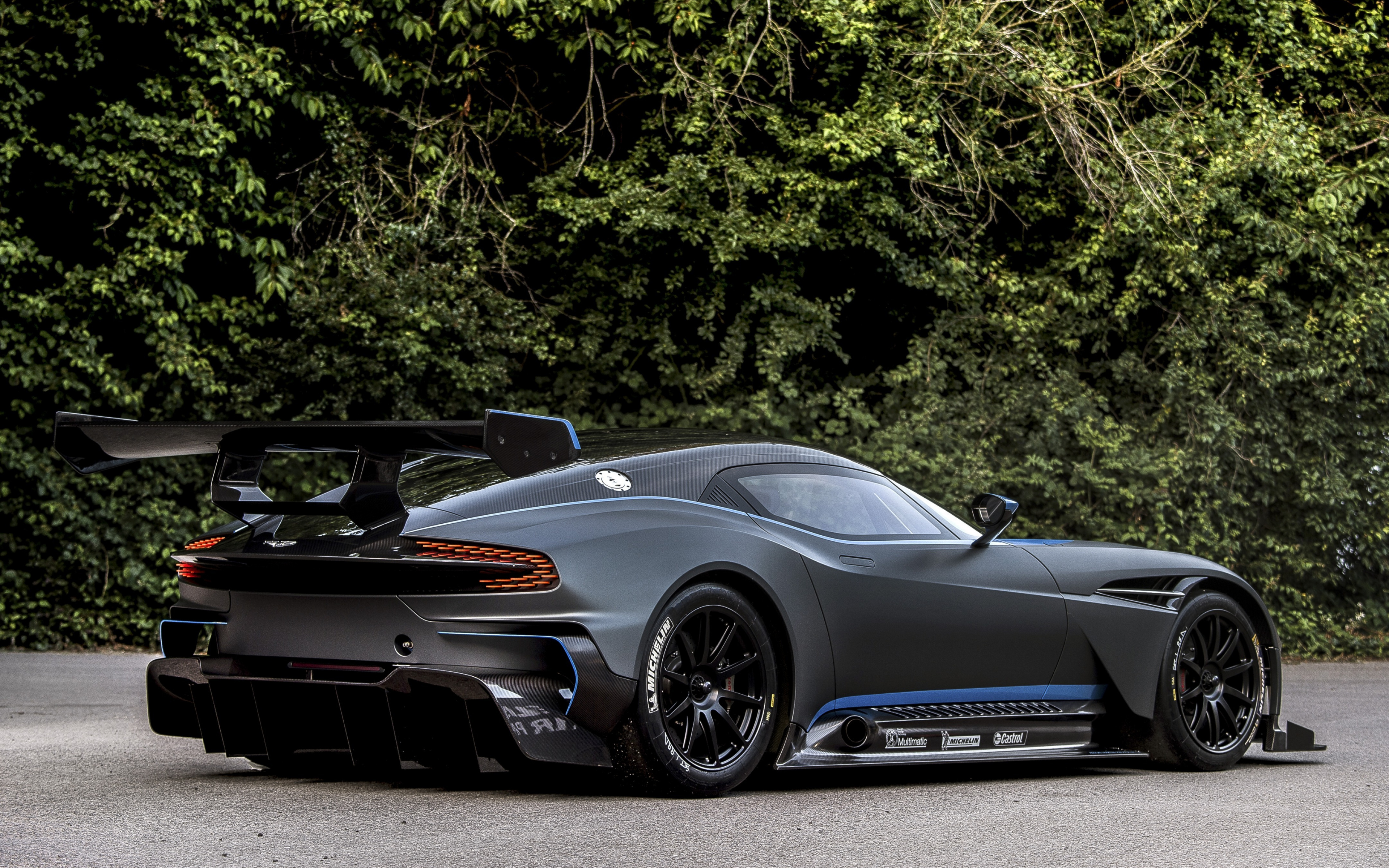 Rear View, Aston Martin Vulcan, Supercar, Wallpaper - Aston Martin Vulcan 2016 - HD Wallpaper 