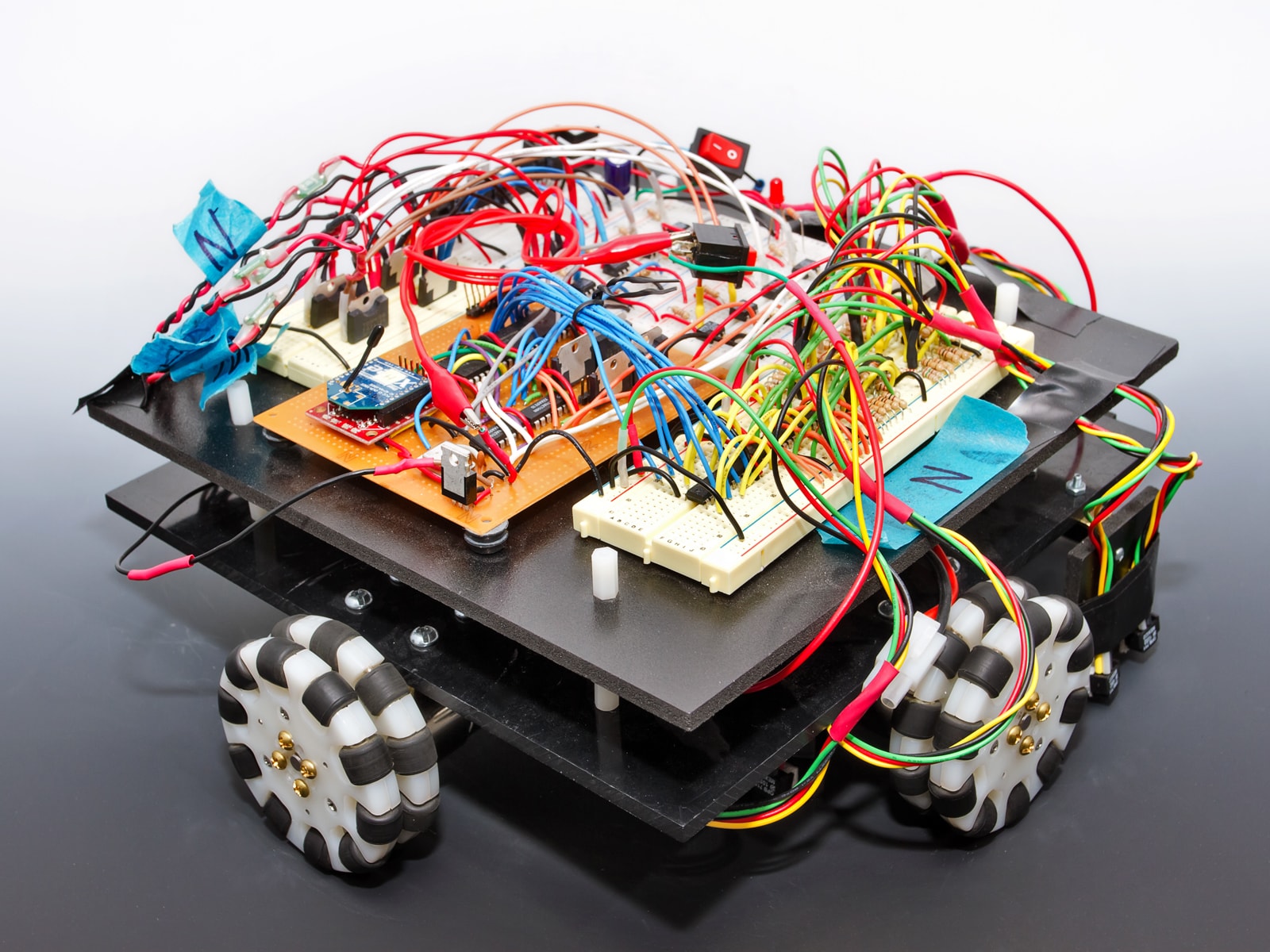 A Square Robot With Exposed Circuitry And Black And - Computer Electrical Engineering Project - HD Wallpaper 