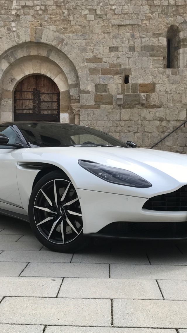 Aston Martin Db11 V8, 2018 Cars, 4k - Beautiful Sports Car Full Screen Wallpapers For Mobile - HD Wallpaper 