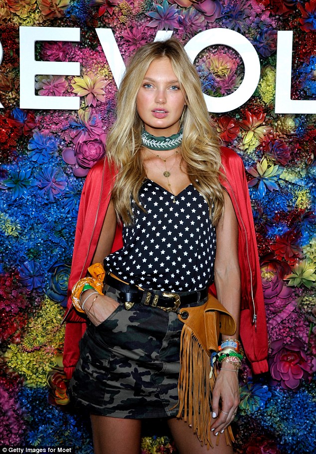 Elsa Looked Every Inch The Blonde Bombshell In The - Revolve Romee Strijd - HD Wallpaper 