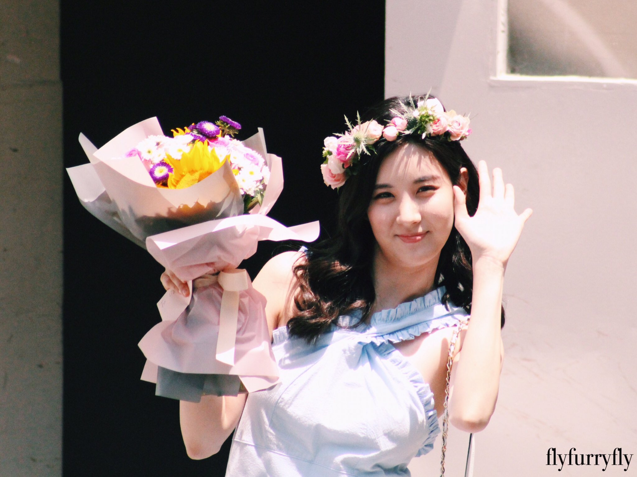 Seohyun With Flowers - HD Wallpaper 