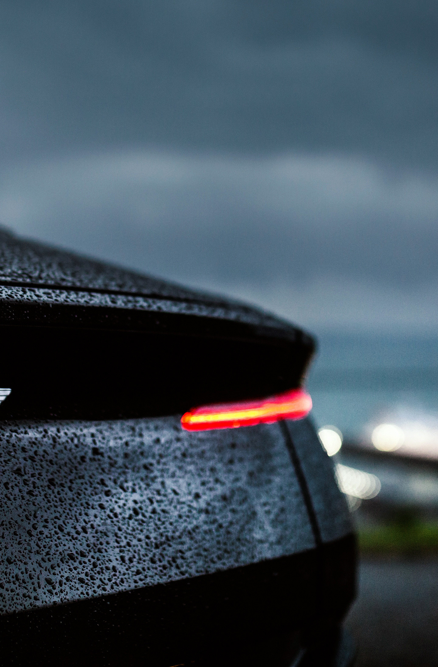 Aston Martin Db11, Drops, Rain, Rear, Taillight, Wallpaper - Macbook Pro Wallpapers 4k - HD Wallpaper 