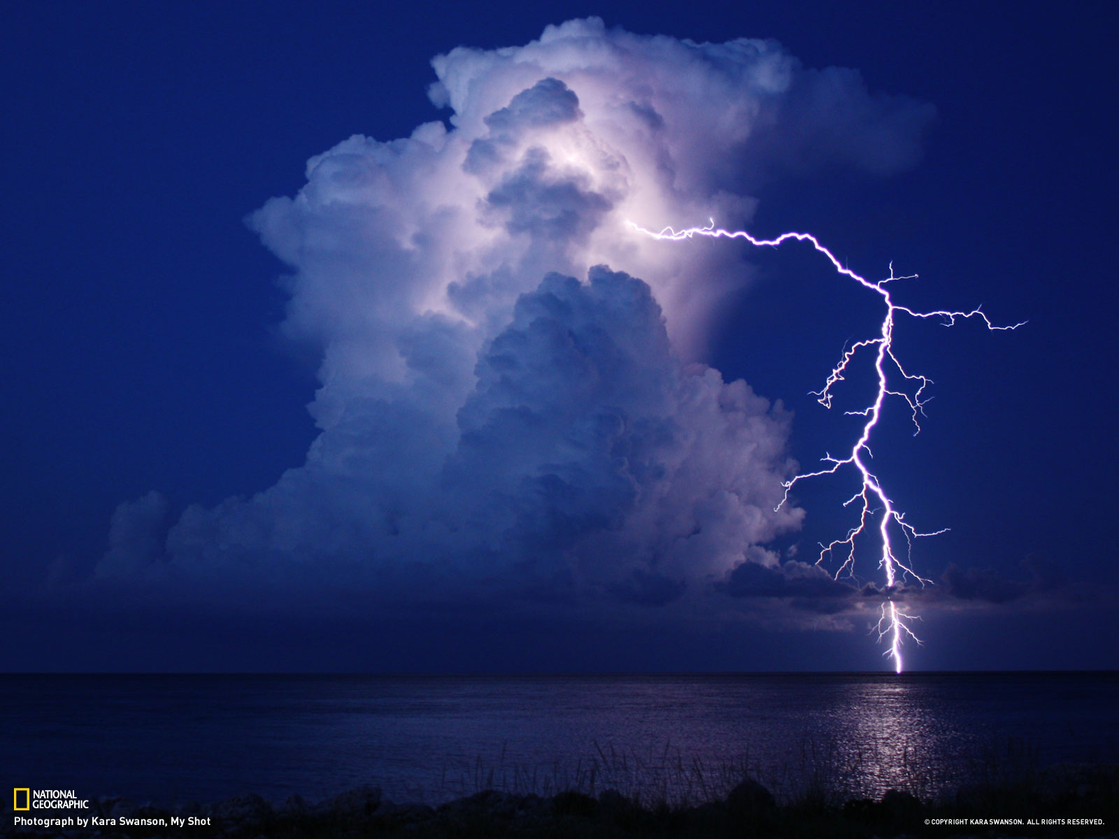 Blue Free Lighting Lighting Storm Ocean Tag Wallpapers - National Geographic Lightning Photography - HD Wallpaper 