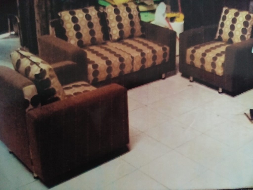 Studio Couch - HD Wallpaper 