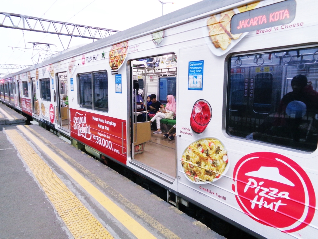 Train Station - HD Wallpaper 