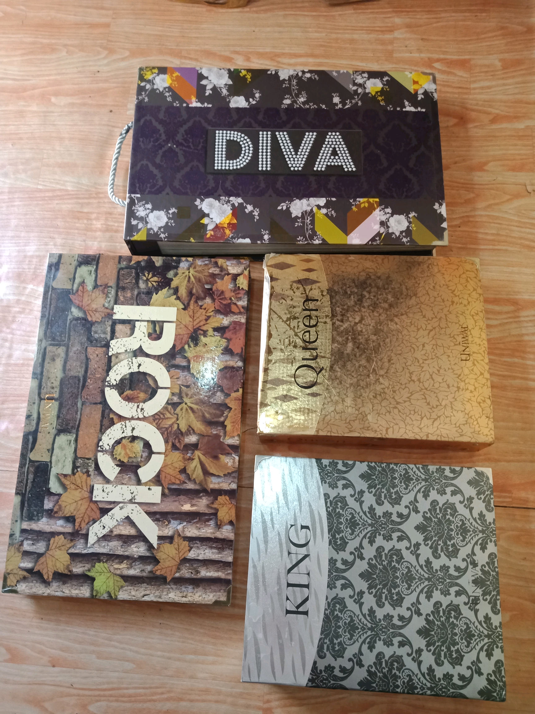 Jual Katalog Wallpaper Dinding Merk Diva Rock King - Dinh Ung Phi Truong Va - HD Wallpaper 