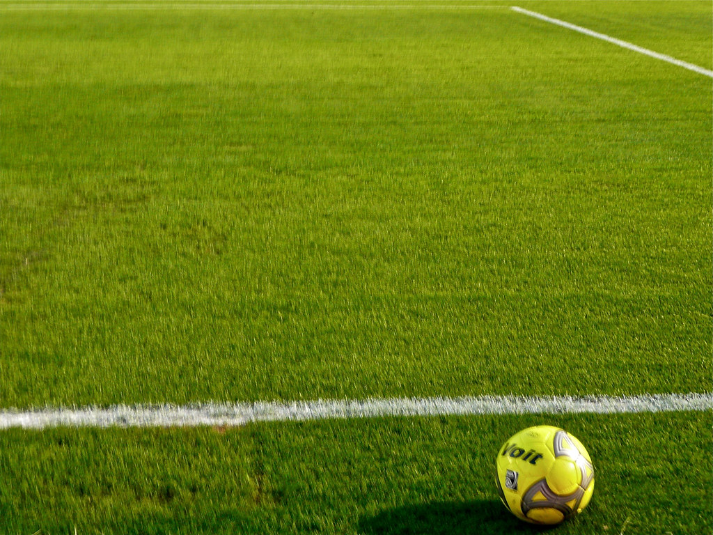 Dribble A Soccer Ball - HD Wallpaper 