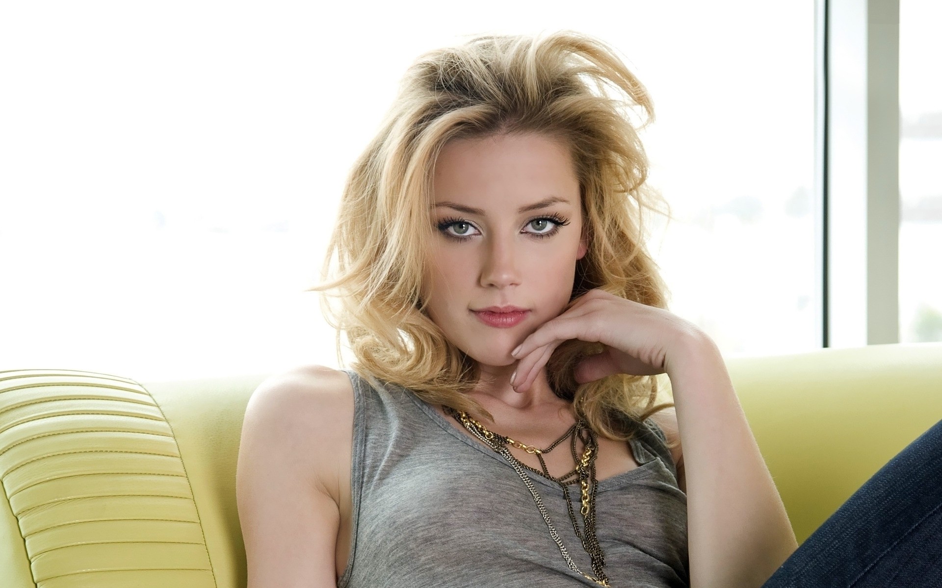 Amber Heard Wallpaper For Desktop Wallpaper Background - Amber Heard Sexy Wallpaper Hd - HD Wallpaper 