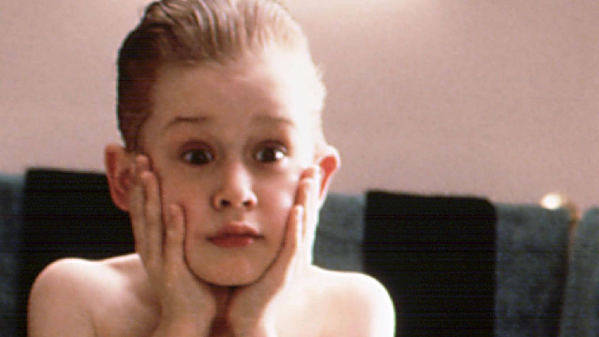 Macaulay Culkin As Kevin Mccallister In Home Alone, - Macaulay Culkin Home Alone Bathroom - HD Wallpaper 