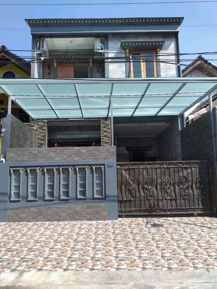 Rumah Strategis Depok 2 Timur, Mewah Dan Full Wallpaper - Balcony - HD Wallpaper 