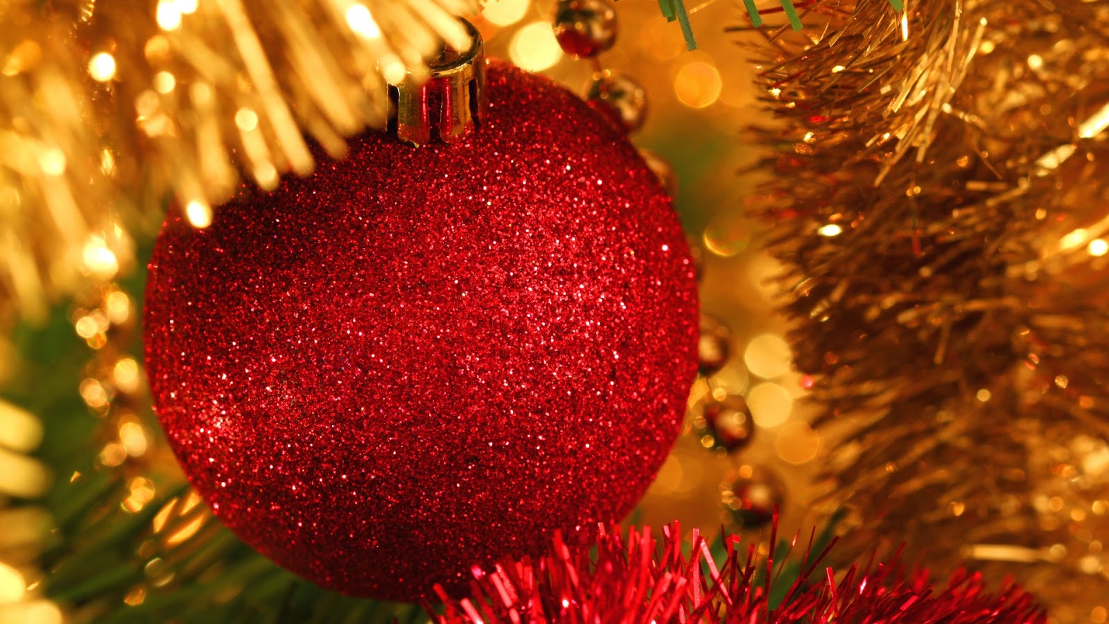 High Resolution Christmas Wallpaper - Christmas Tree Up Close - HD Wallpaper 