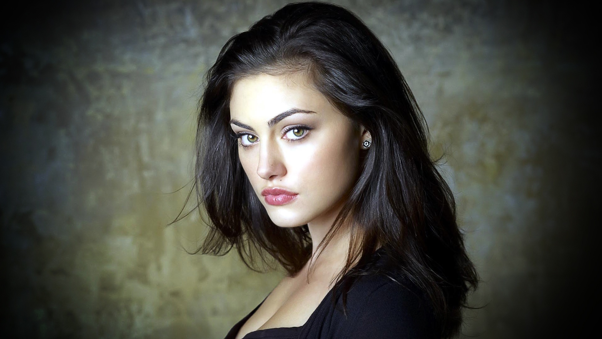 Phoebe Tonkin Hd - HD Wallpaper 