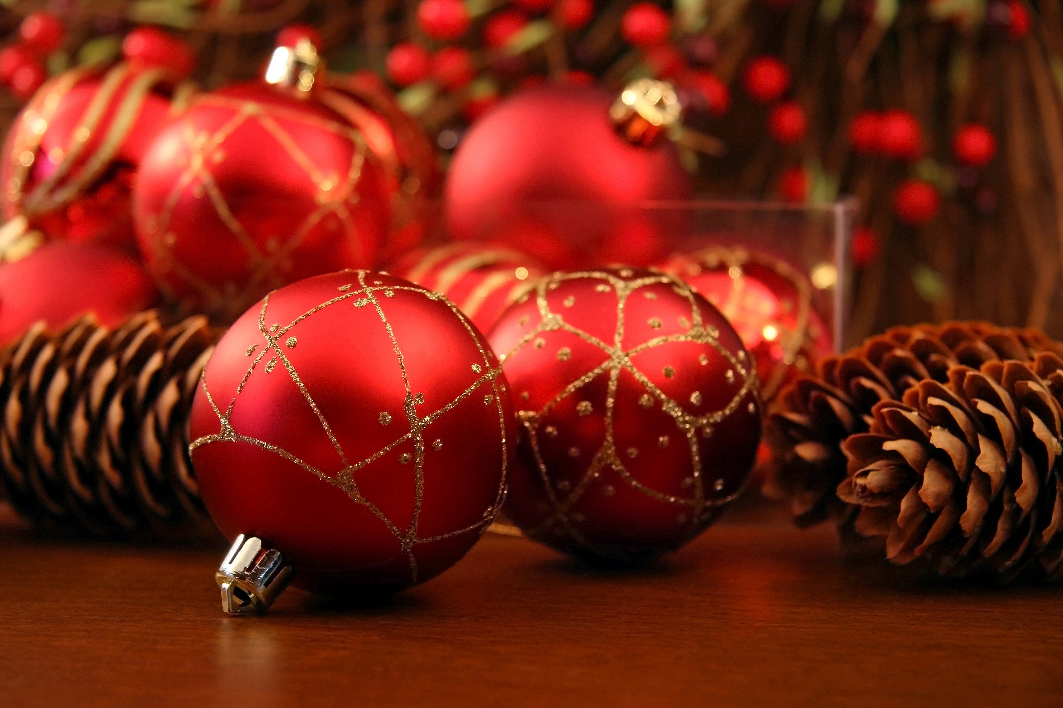 Beautiful Red Christmas Balls Wallpaper - Red Christmas Decorations - HD Wallpaper 