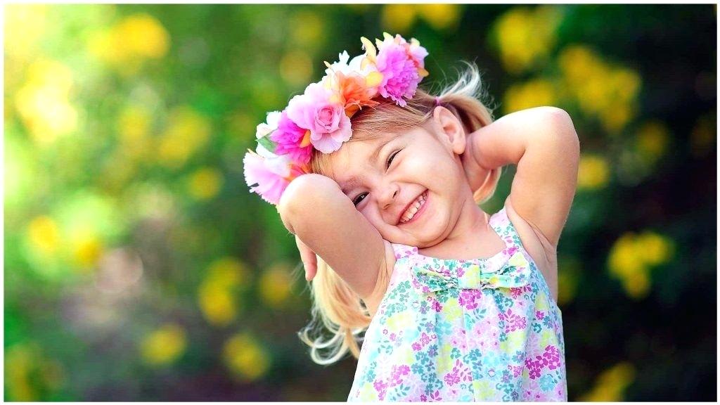 Cute Girl With Flower - HD Wallpaper 