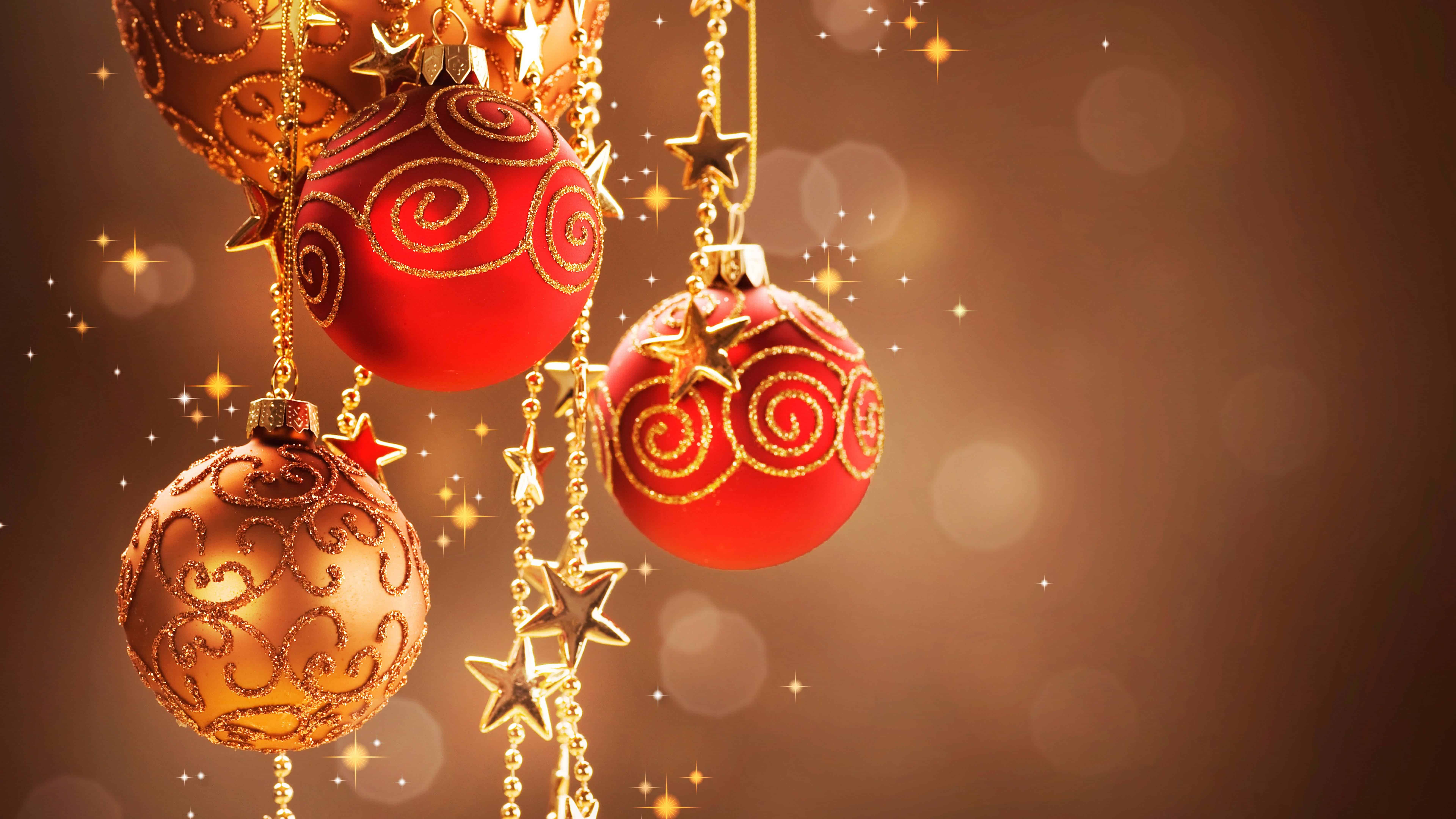 Christmas Tree Balls Red And Gold Uhd 8k Wallpaper - Christmas Hd Wallpaper For Ipad - HD Wallpaper 