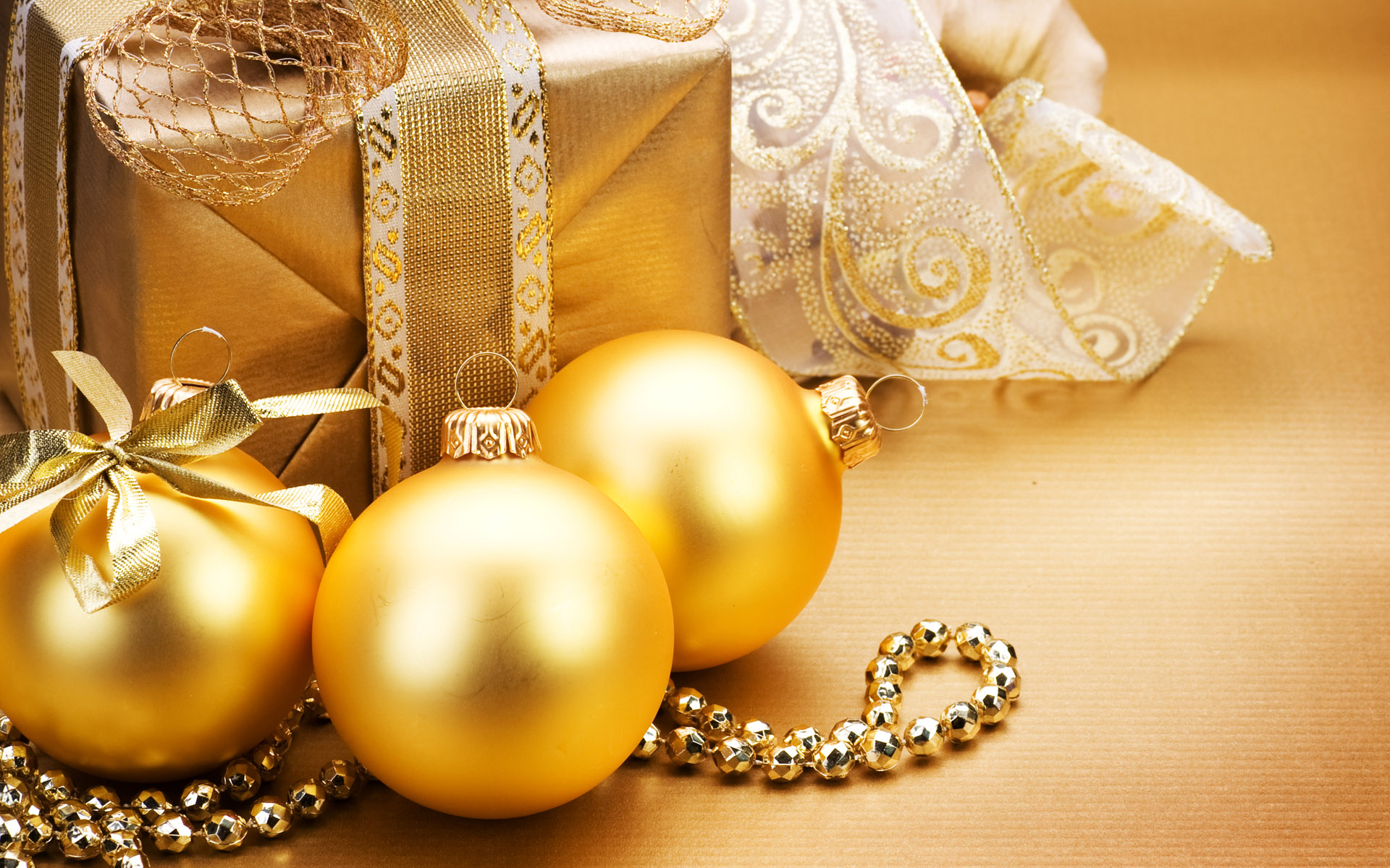 Christmas Ball - HD Wallpaper 