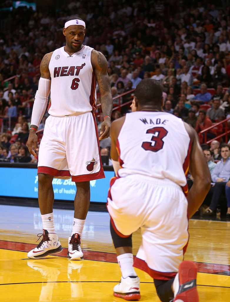 Detroit Pistons V Miami Heat 
id Currentpic 
src Http - Phoenix Suns V Miami Heat: Dwyane Wade - HD Wallpaper 