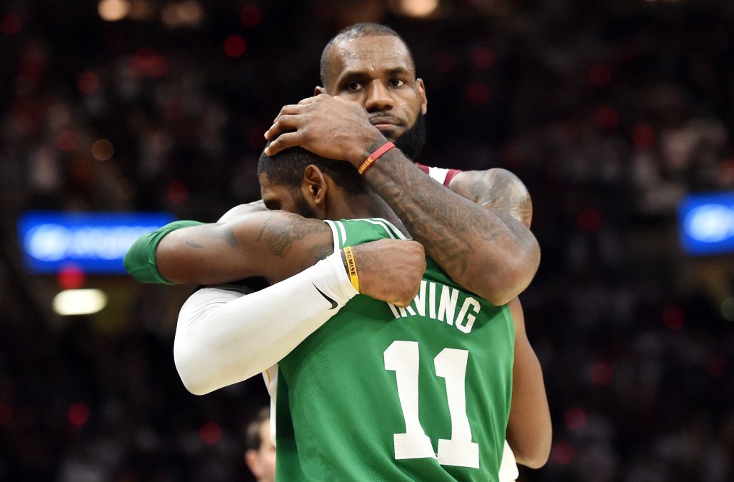 Lebron James And Kyrie Irving - HD Wallpaper 