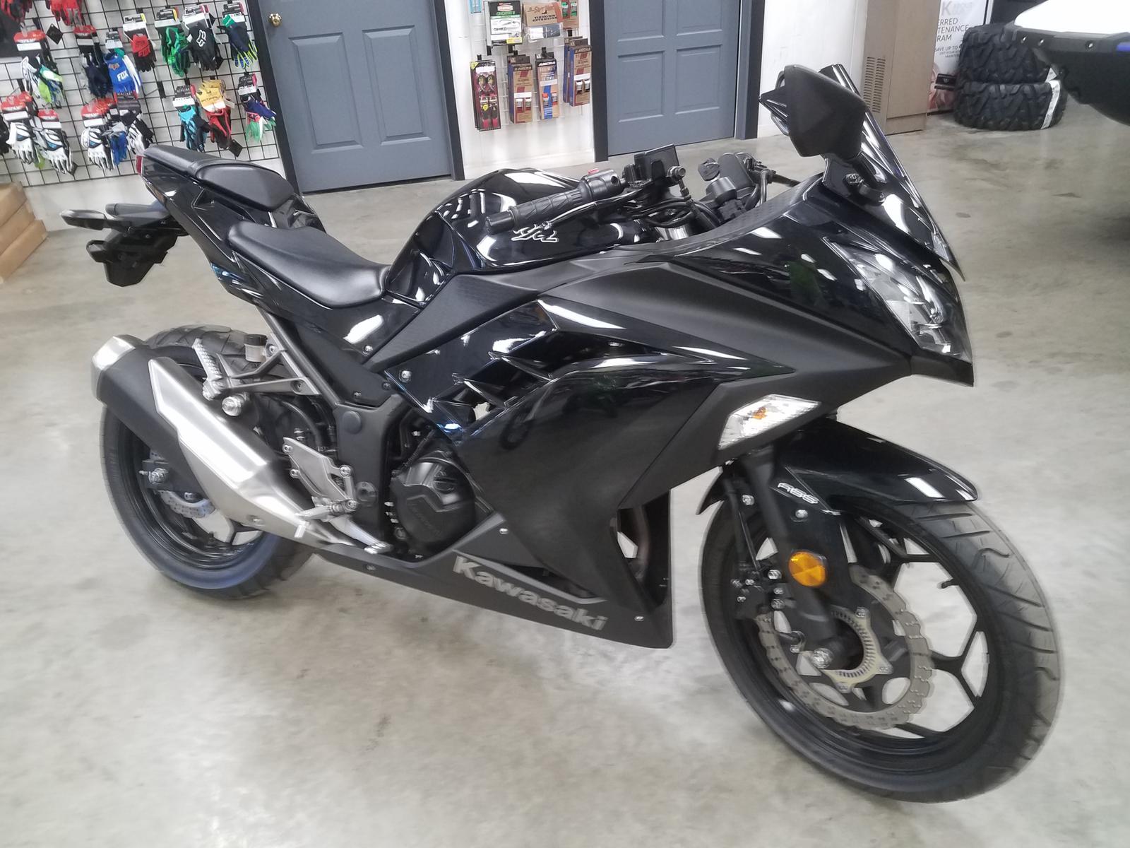 Kawasaki Ninja 300 Abs Black - HD Wallpaper 