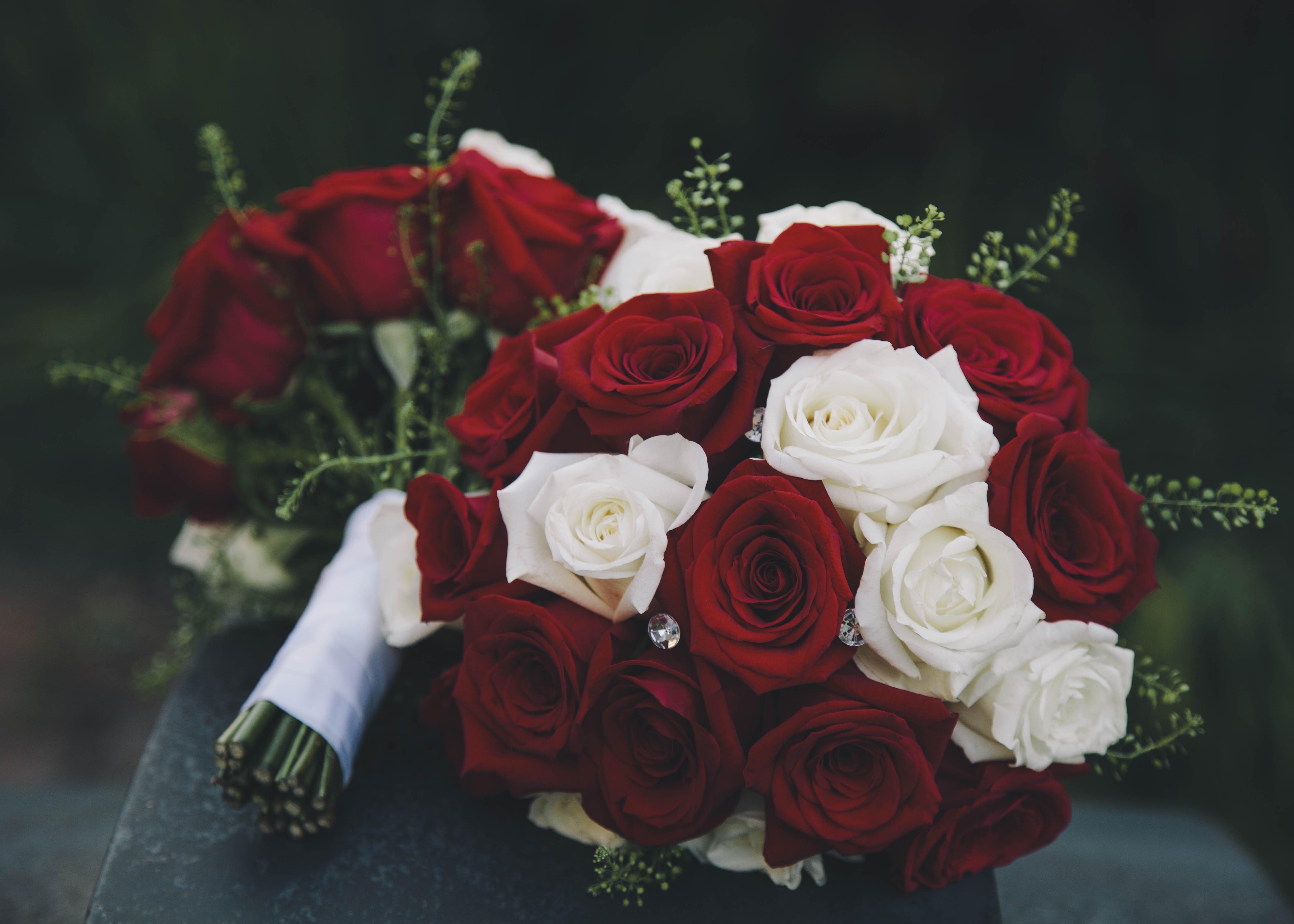 Wallpaper Bouquet, Roses, Composition - Flower Bouquet Red And White Roses - HD Wallpaper 