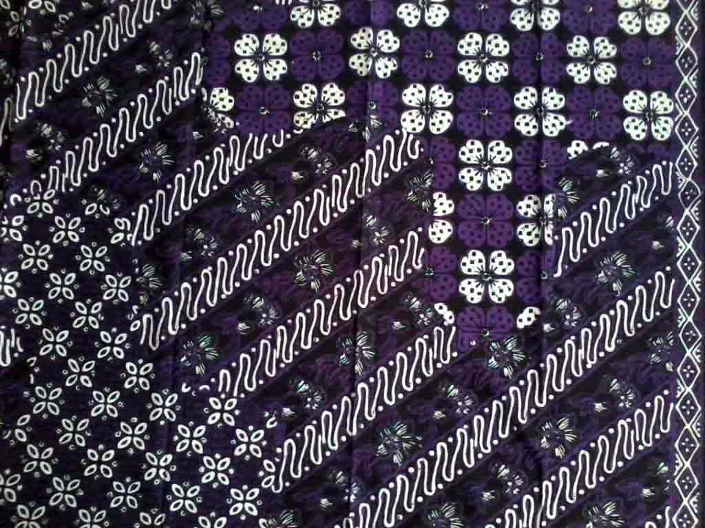 Kain Batik Cantik - Batik Ungu - HD Wallpaper 