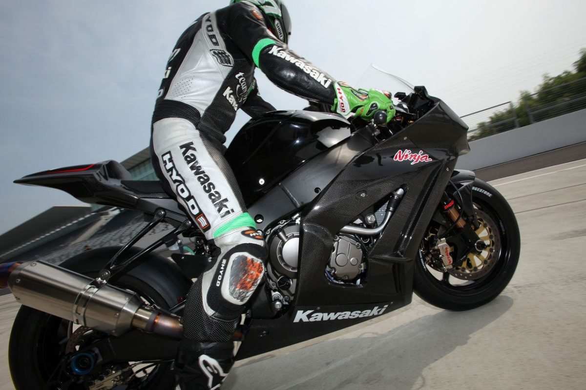 Kawasaki Ninja Sport Bike Wallpapers, Images, Pictures, - Kawasaki Zx10r 2011 - HD Wallpaper 
