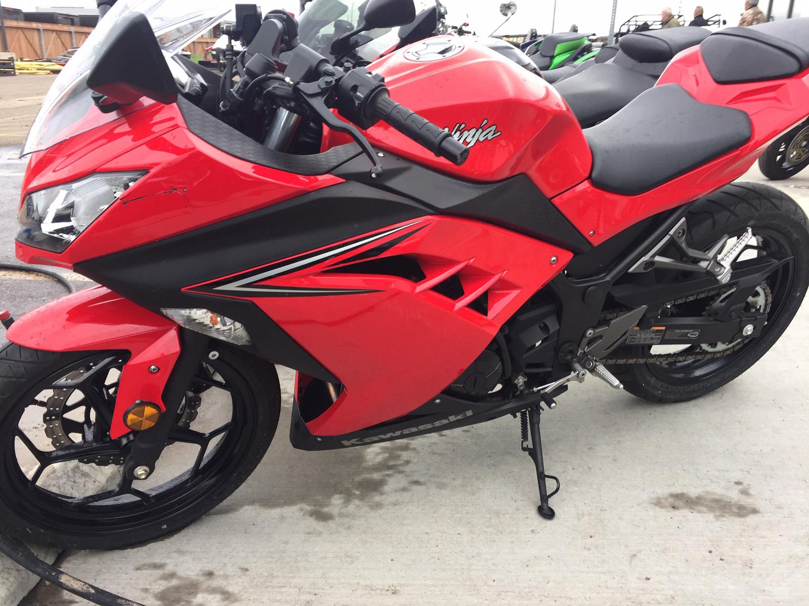 Ninja 300 Red - HD Wallpaper 